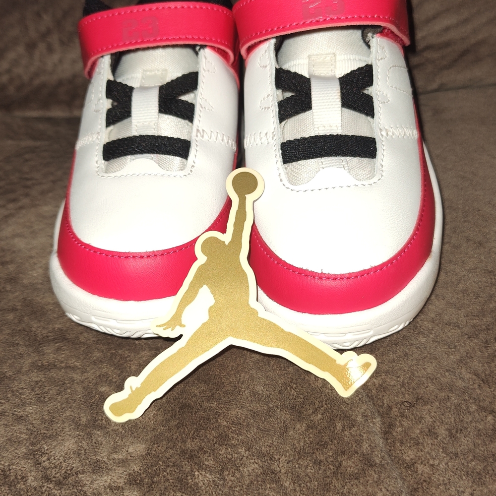 Jordan Max Aura 3 (TD) Kids Size: 9C White/Very Berry-Black